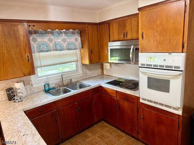 12 Shady Ln, Newton Town, NJ 07860