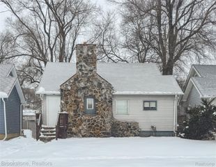 671 E Mansfield Avenue, Pontiac, MI 48340