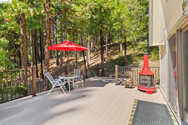 29810 Mariposa Dr, Cold Springs, CA 95335