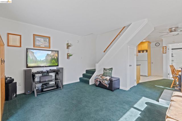 29810 Mariposa Dr, Cold Springs, CA 95335