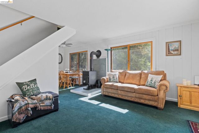 29810 Mariposa Dr, Cold Springs, CA 95335