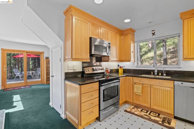 29810 Mariposa Dr, Cold Springs, CA 95335