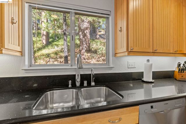 29810 Mariposa Dr, Cold Springs, CA 95335