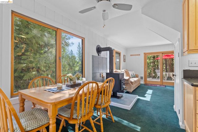 29810 Mariposa Dr, Cold Springs, CA 95335