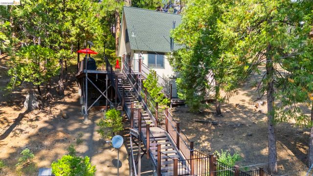 29810 Mariposa Dr, Cold Springs, CA 95335