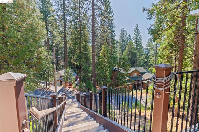 29810 Mariposa Dr, Cold Springs, CA 95335