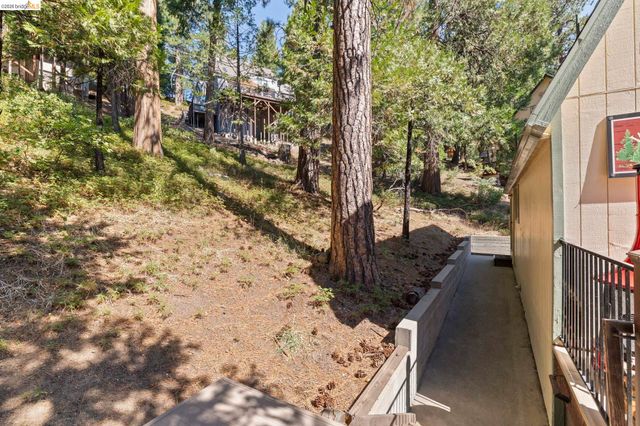 29810 Mariposa Dr, Cold Springs, CA 95335