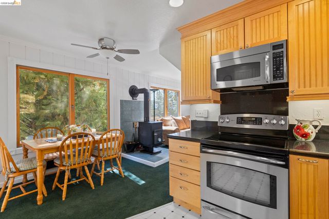 29810 Mariposa Dr, Cold Springs, CA 95335