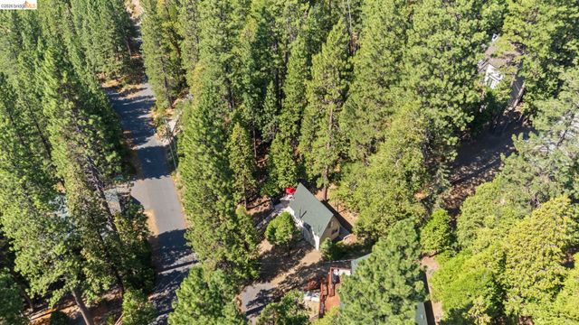 29810 Mariposa Dr, Cold Springs, CA 95335