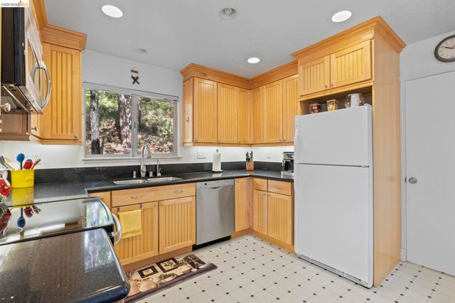 29810 Mariposa Dr, Cold Springs, CA 95335