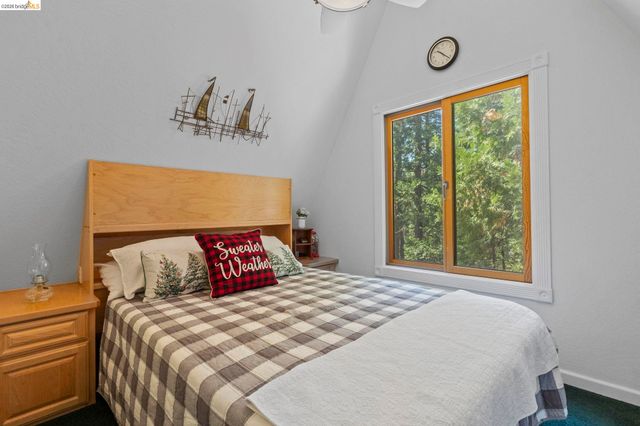 29810 Mariposa Dr, Cold Springs, CA 95335