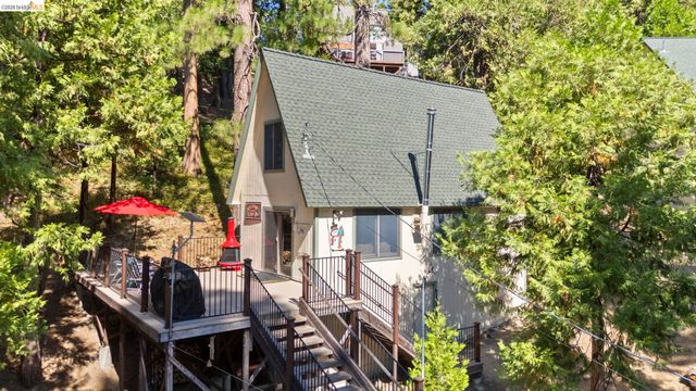 29810 Mariposa Dr, Cold Springs, CA 95335