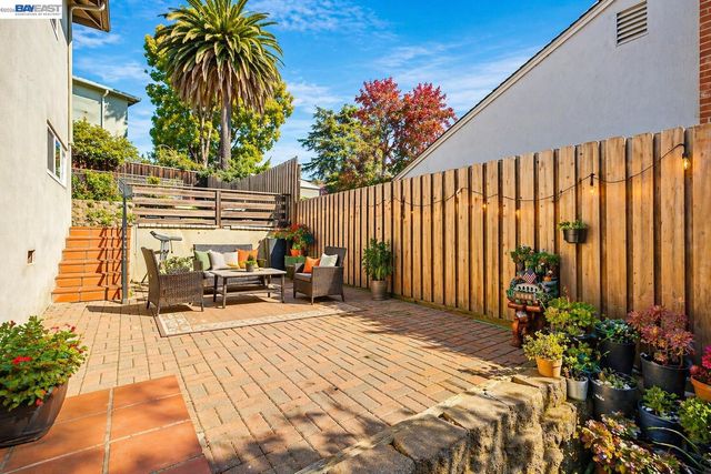 17676 Garland Ct, Castro Valley, CA 94546