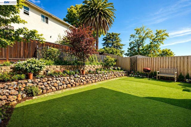 17676 Garland Ct, Castro Valley, CA 94546