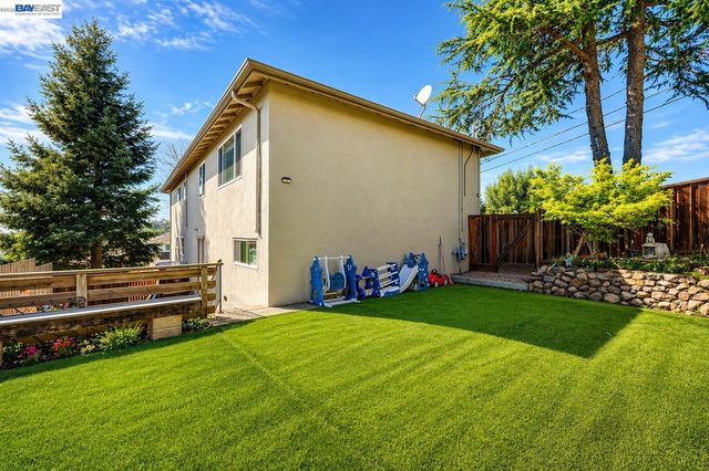 17676 Garland Ct, Castro Valley, CA 94546