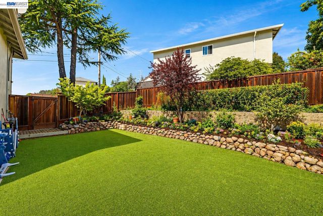 17676 Garland Ct, Castro Valley, CA 94546