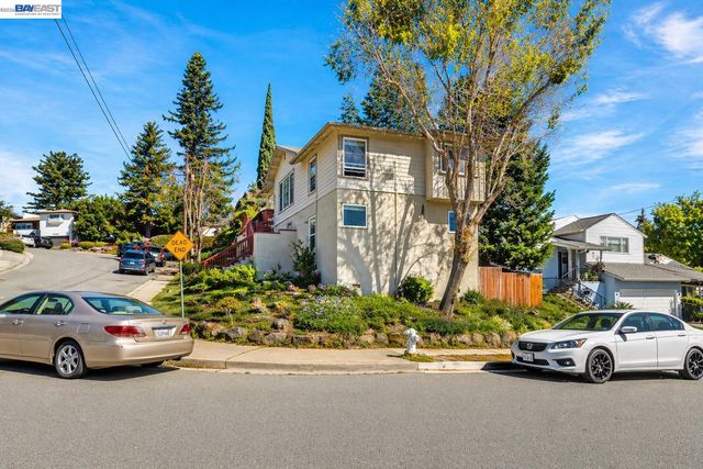 17676 Garland Ct, Castro Valley, CA 94546