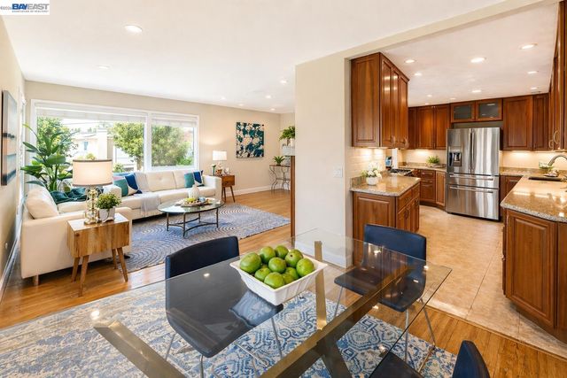 17676 Garland Ct, Castro Valley, CA 94546