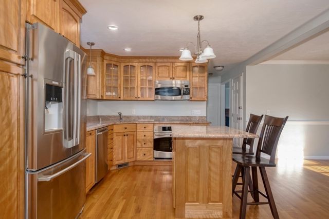21 Strawberry Ln, Whitman, MA 02382