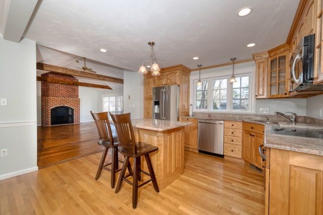 21 Strawberry Ln, Whitman, MA 02382