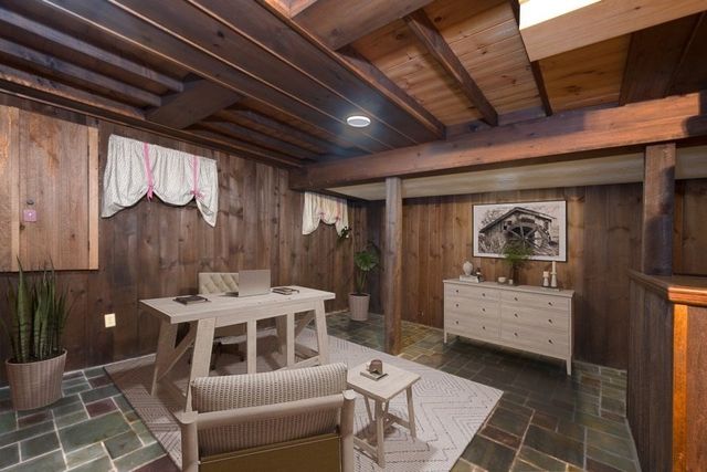 21 Strawberry Ln, Whitman, MA 02382