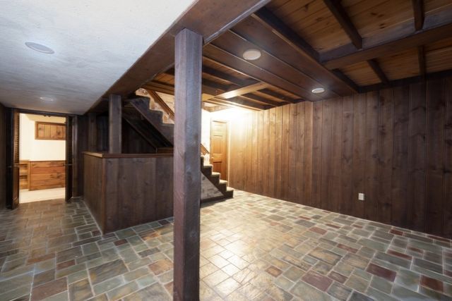 21 Strawberry Ln, Whitman, MA 02382