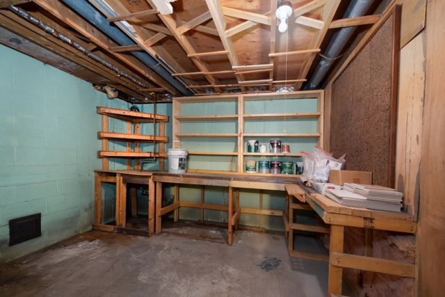 21 Strawberry Ln, Whitman, MA 02382