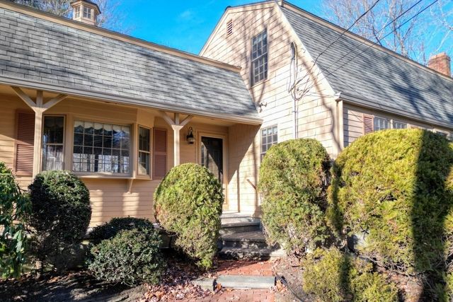 21 Strawberry Ln, Whitman, MA 02382