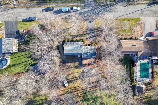 21 Strawberry Ln, Whitman, MA 02382