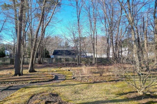 21 Strawberry Ln, Whitman, MA 02382