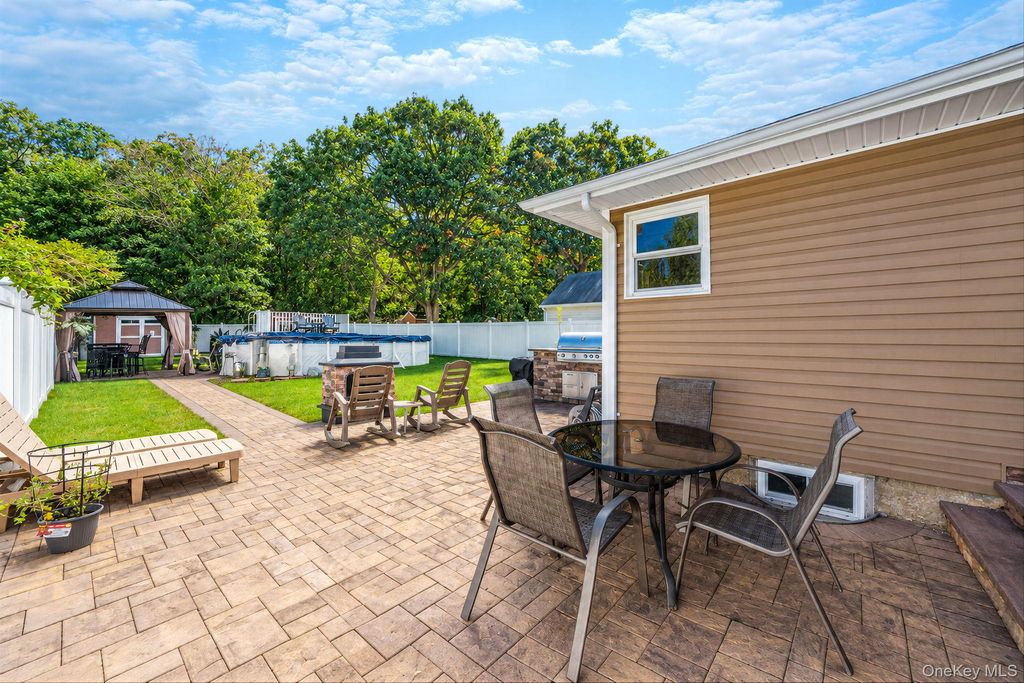 177 N Evergreen Drive, Selden, NY 11784 — photo 5