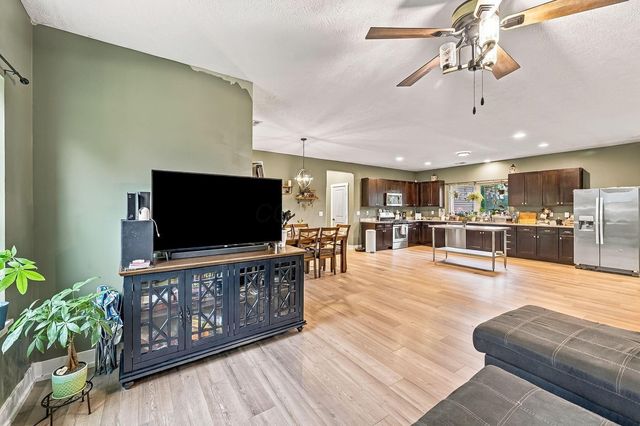 38 Buttercup Court SW, Pataskala, OH 43062