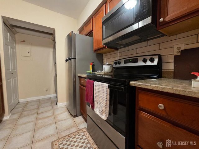 34 Almond Drive, Somerset County, NJ 08873