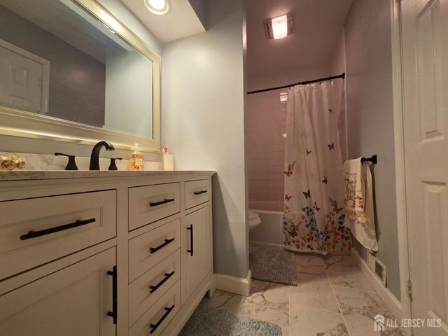 34 Almond Drive, Somerset County, NJ 08873