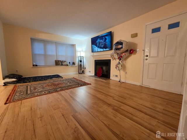 34 Almond Drive, Somerset County, NJ 08873