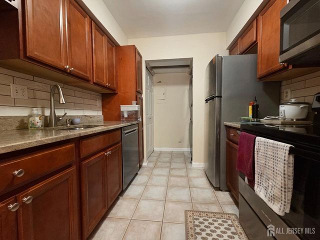 34 Almond Drive, Somerset County, NJ 08873