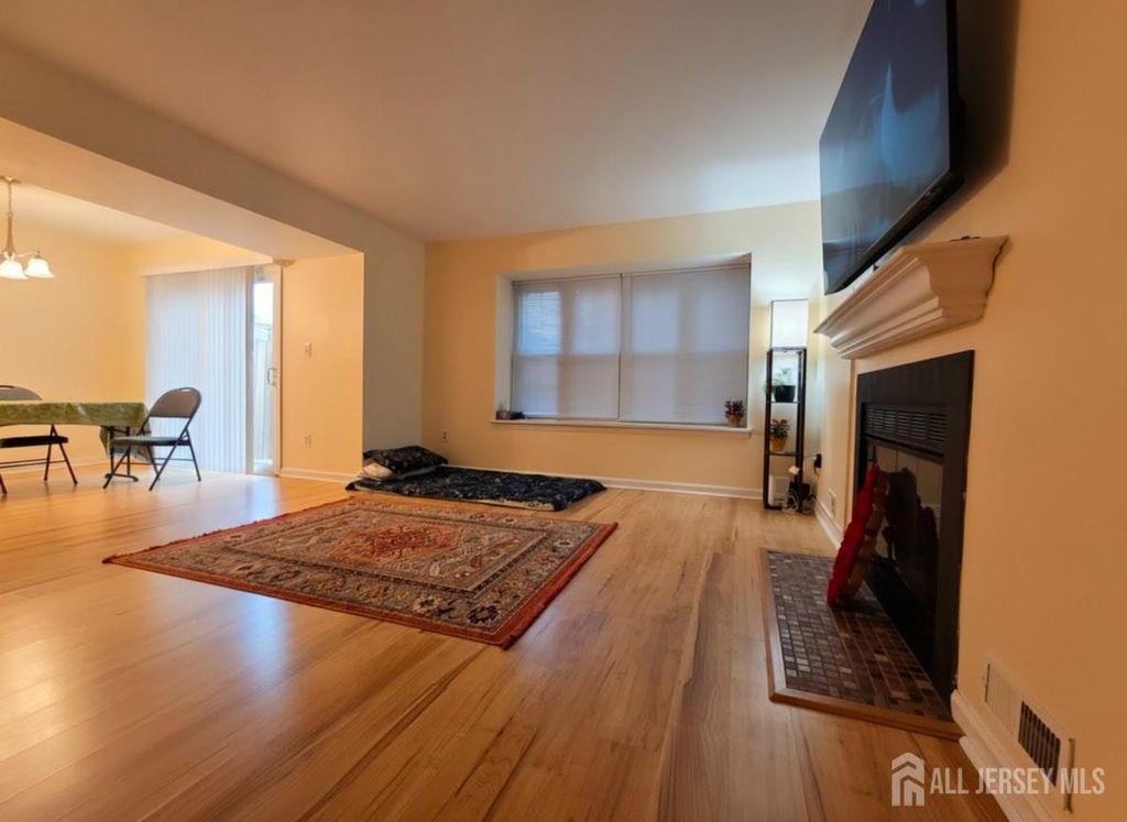34 Almond Drive, Somerset County, NJ 08873
