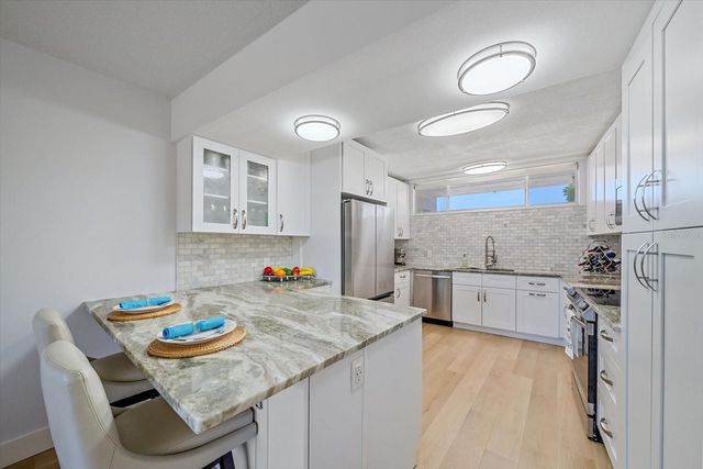 100 SANDS POINT ROAD 225, Longboat Key, FL 34228