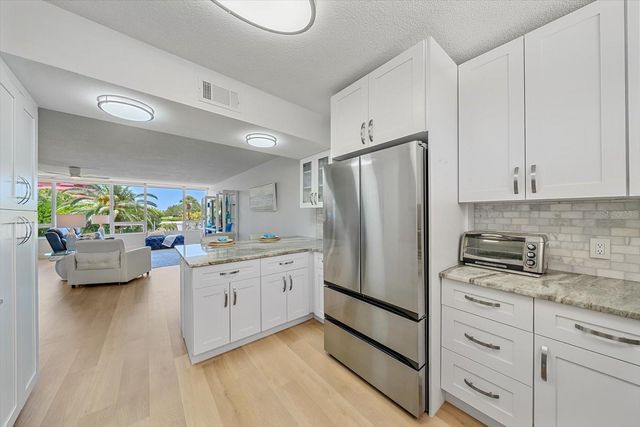 100 SANDS POINT ROAD 225, Longboat Key, FL 34228