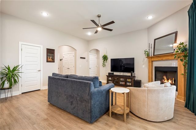 2705 S Angels Road, Fayetteville, AR 72701