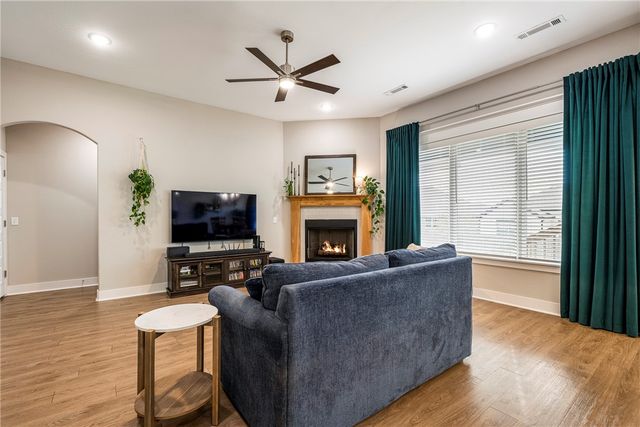 2705 S Angels Road, Fayetteville, AR 72701