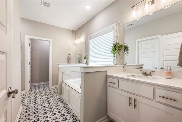 2705 S Angels Road, Fayetteville, AR 72701