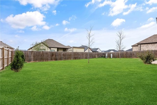 2705 S Angels Road, Fayetteville, AR 72701