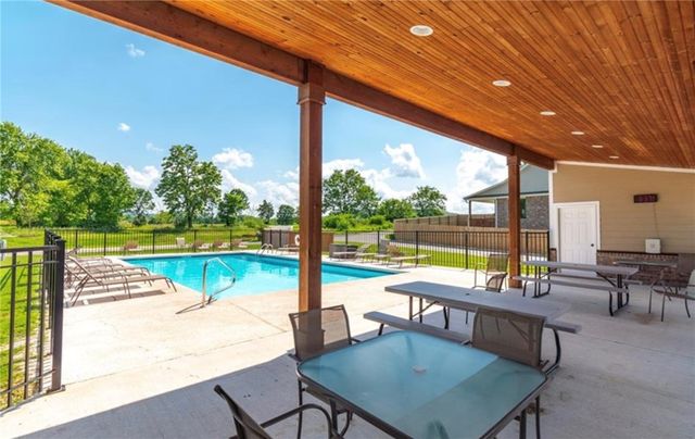 2705 S Angels Road, Fayetteville, AR 72701