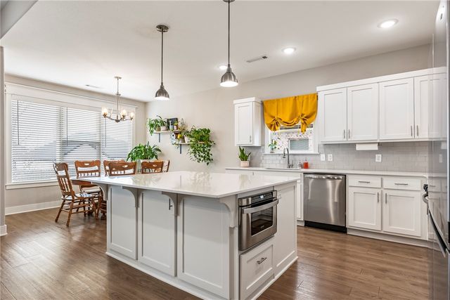 2705 S Angels Road, Fayetteville, AR 72701