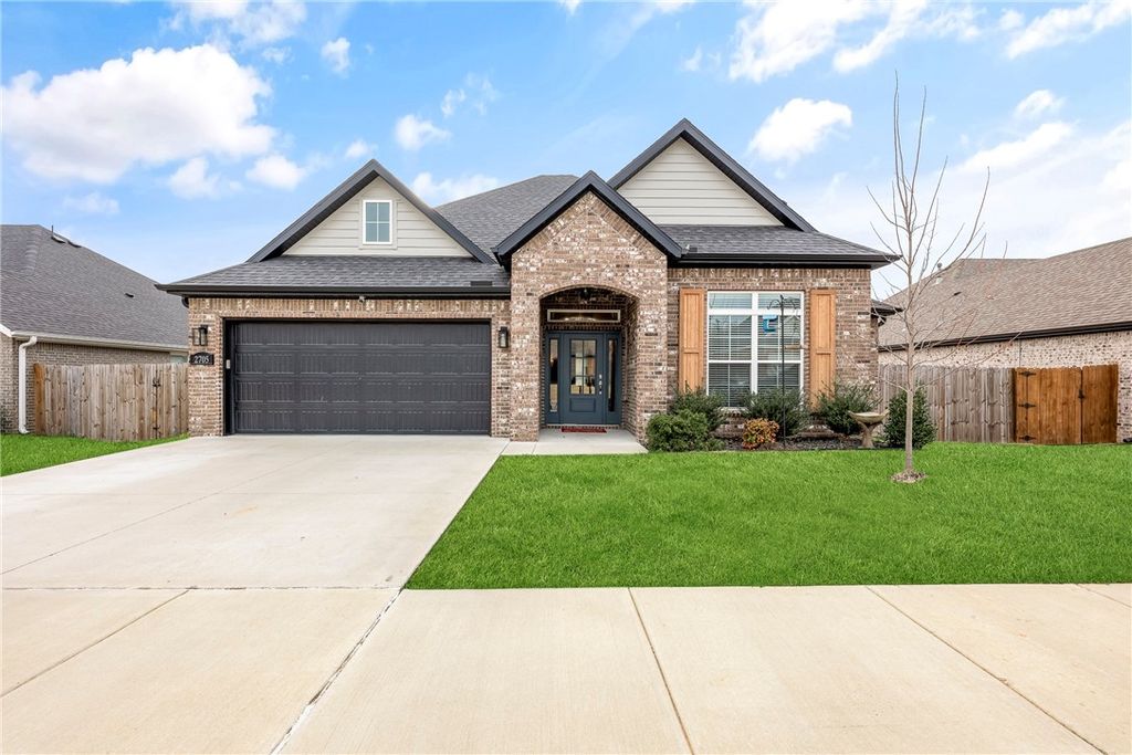 2705 S Angels Road, Fayetteville, AR 72701