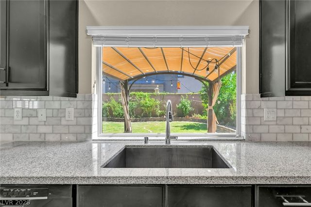 6571 Tangled Vines Avenue, Las Vegas, NV 89139