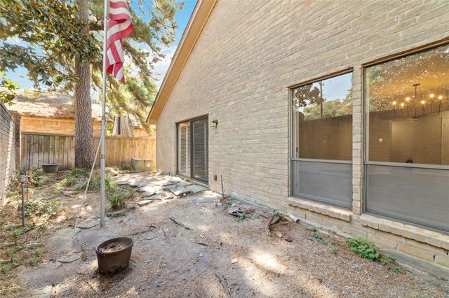 154 NE Old Bridge Lake, Houston, TX 77069