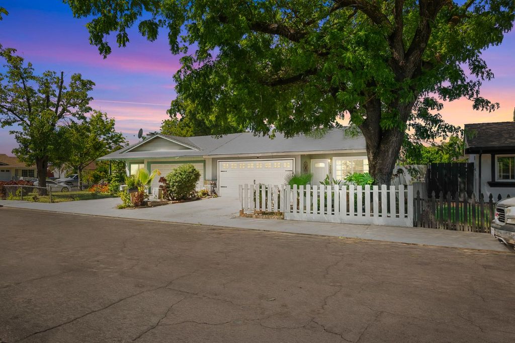 205 Carmillita Way, Modesto, CA 95354