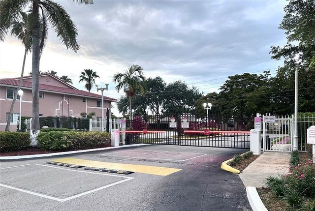 3241 Sabal Palm Manor 104, Davie, FL 33024